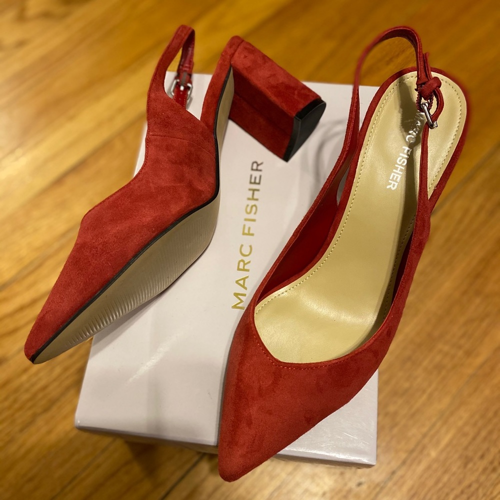 Marc Fisher sling back heel